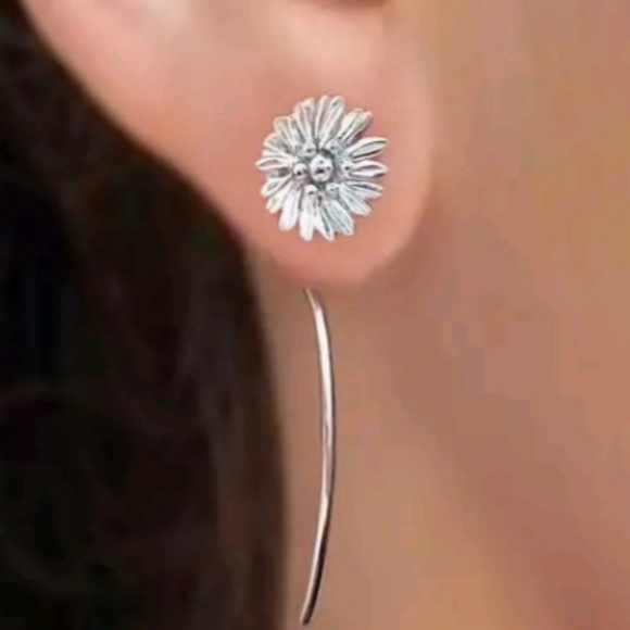 Daisy Earrings - Picture 1 of 1